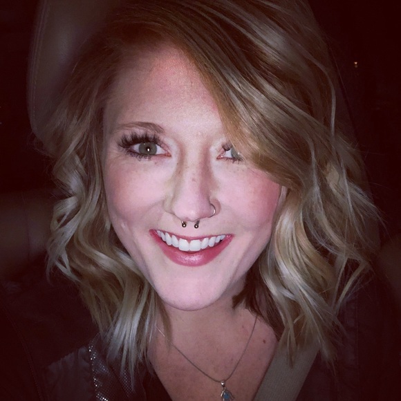 Meet your Posher, Briana - Picture 1 of 1